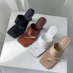 쪼리 스트랩 뮬 슬리퍼 8cm W6C676D