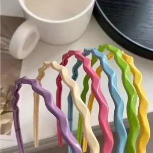 [하프클럽/셀러허브_여성트랜드패션]물결웨이브 물결 머리띠 헤어밴드 컬