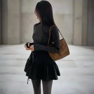 [하프클럽/]여성 겨울 따뜻한 프릴 플레어 미니 스커트