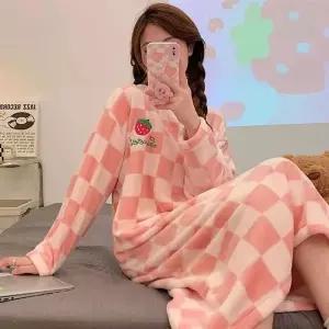 딸기 체크패턴 여성 극세사 롱 원피스 잠옷 겨울 수면잠옷