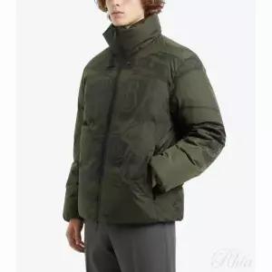버버리 EKD 하이넥 나일론 푸퍼 자켓 8095196