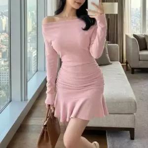 [하프클럽/옷자락]여성 간절기 긴팔 오프숄더 셔링 프릴 미니 드레스