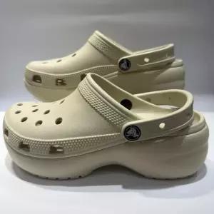 [크록스] 클래식 플랫폼 클로그 우먼206750-2Y2