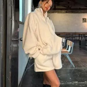 뽀글이아노락 하프집업 하이넥 여자맨투맨 겨울숏팬츠