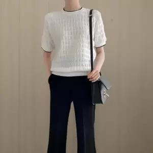 여성 여름 반팔 티셔츠 링거넥 라운드 엠보 블라우스 출근 패션