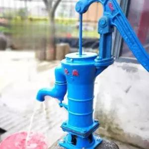 구식 수동 물펌프 엔틱 마당 원색 옛날 작두 양수기