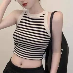 홀터넥나시 홀터넥 스트라이프 크롭탑 민소매티 이너 슬림핏