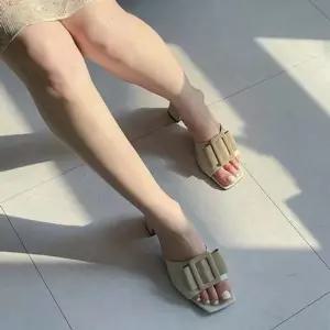 소가죽 스퀘어토 발등 버클 슬리퍼힐 미들힐 구두 여-WFIYWO5