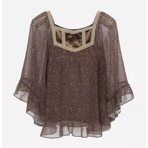 [롯데백화점]써스데이 아일랜드 벨벳믹스 스퀘어넥 블라우스 T256MBL147W