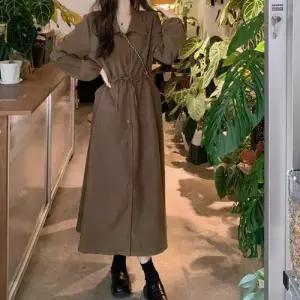 코듀로이 원단 허리라인 스트링 카라넥 원피스 WE6B955