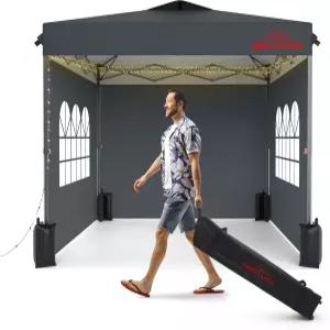 10x10 사이드월이 있는 팝업 캐노피 이지업 텐트 파티용 헤비 듀티 한 사람이 이벤트 텐트를 설치하고