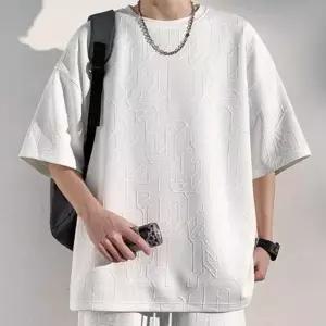 단색이지만 입체패턴 디자인으로 고급스럽고 밋밋하지 않은 패션 남성 반팔티 여름 라운드넥