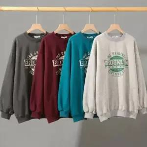 여성 부르클린 레터링 약기모 오버핏 맨투맨 티셔츠 WFLQNOE