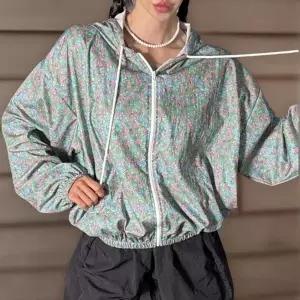 여성 여름 후드집업 플라워 바람막이 점퍼 퍼프 스타일