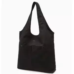 [롯데백화점]질스튜어트 블랙 로고프린트 나이론 숄더백 JUBA6E330 BK