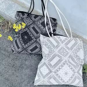 [라일리] Rly 특이한 패턴 여자 대학생 쇼퍼백 넉넉한 수납 에코백