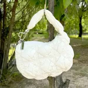 인기키워드 백 토트백 미니 폭신 크로스백 퀼팅 쇼퍼백 라탄백 출근룩가방 그물가방 백