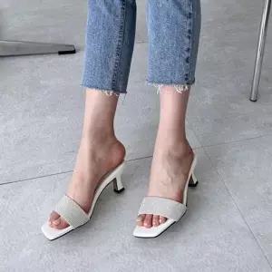 소가죽 스퀘어토 발등 비즈 슬리퍼힐 미들힐 구두 여-WFIYWO7