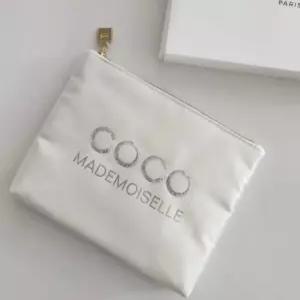 샤넬 뷰티 코코마드모아젤 스팽글파우치/샤넬 뷰티 쇼핑백포장