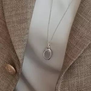 여자 데이트룩 오닉스 백옥 원석 실버 롱 목걸이