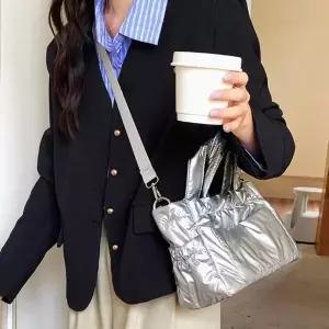 토트 데일리 가방 패딩 크로스백 반짝이 실버 (WFK438H)