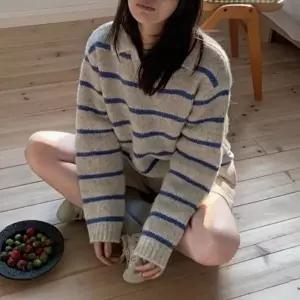 데일리 캐주얼 여자 오픈 카라넥 스트라이프 니트 (KYR-WFGOJUM)