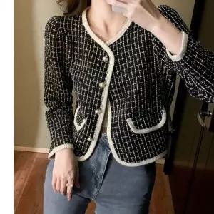 (사이즈 블랙FREE)트위드 크롭 자켓 배색 트랜디 앞 진주버튼 겨울 방풍 아우터 바람막이 플리스 후다운 점