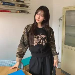 [다잇템] 여성 일상 보온 카모 스트리트 티셔츠