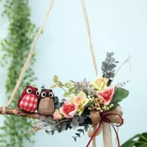 뉴 그네부엉이행잉가랜드 꽃리스 조화장식 로맨틱감성 소품 인테리어 가렌더 인형 30대여성 인테리어품 벽