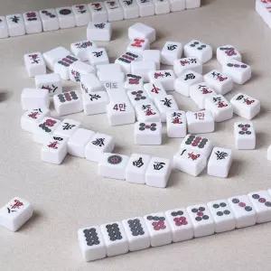 휴대용 마작 패 놀이 세트 중국 아크릴 미니 전통 마작기 테이블 캠핑 접이식 전통게임