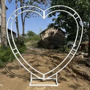 철제 하트 조형물 화이트 웨딩 촬영장 촬영 펜션