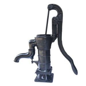 작두 펌프 옛날 시골 우물 재래식 주철 양수기 수동