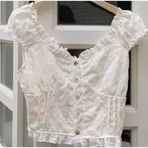 [하프클럽/셀러허브_여성트랜드패션]여성 퍼프소매 프릴 블라우스 레이스