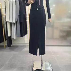 [에고이스트]절개 포인트 롱 밴딩 스커트 ES1CS760ZB_CA