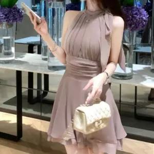 여자 찰랑핏 홀터넥 쉬폰 셔링 플레어 나시 원피스