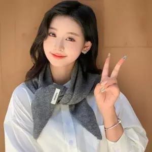 /신상오픈런 여성용 겨울 따뜻한 울 삼각형 쁘띠 스카프