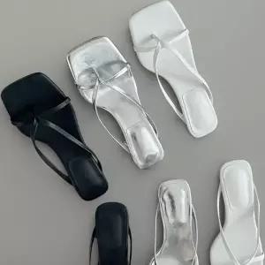 여성 여름 슬림 스트랩 쪼리 미들힐 여행 스타일 가죽 뮬