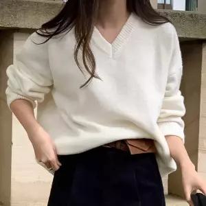 [코코블랑] 버디 울 브이넥 니트