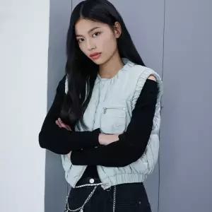 [롯데백화점]에고이스트 숏기장 볼륨 패딩 베스트 (ER1PV260)