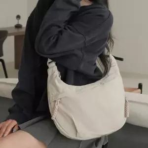 아트박스/뷰랩 멀티포켓 해외여행 크루아상 크로스 백