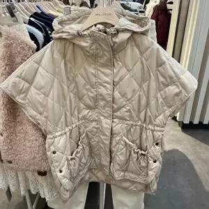 [셀러허브 1]밀스튜디오 HC06 누비 후드 베스트 오리털 허리 셔링 누비 후드 베스트 LRAPDR100IVO