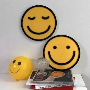 스마일 옐로우 아크릴 인테리어 홈데코 벽장식 액자 (KYR-W8875A6)