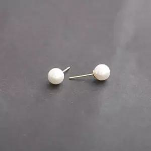 14K GOLD 화이트 6mm 진주 금 귀걸이 (WFKJQD0)