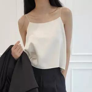 [하프클럽/헤이데이즈]832 새틴 실키 스퀘어넥 끈나시 블라우스 (크롭) 실크끈나시 이너