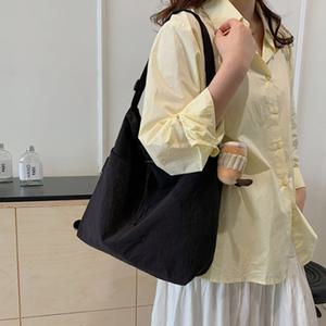 유럽여행 크로스백 경량 나일론 천가방 중년여성 가방