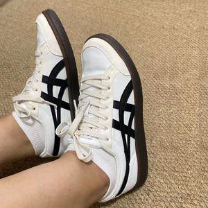 오니츠카 타이거 어드밴티 남녀공용 운동화 런닝화 크림화이트 1183B799-101