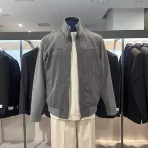 [리버스지오지아](마산점)25 FW 남성 하이넥 스웨이드 점퍼 [그레이]