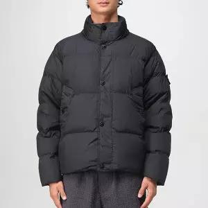 스톤아일랜드 시그니처 와펜 하이넥 크링클 랩스 NY 패딩 자켓 L1S154100109S0A23V0029