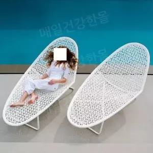 야외 썬베드 비치 호텔 수영장 의자 가구 라운지 안락의자 해변 등나무