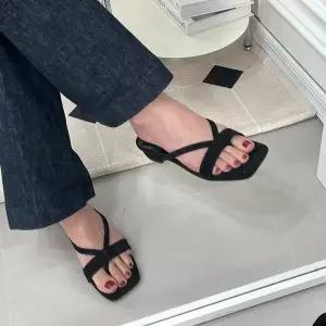 엣지라인 스퀘어 스트랩 뮬 슬리퍼 5FW (WFKA0RF)